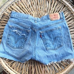 Levi’s jean shorts size 26-27